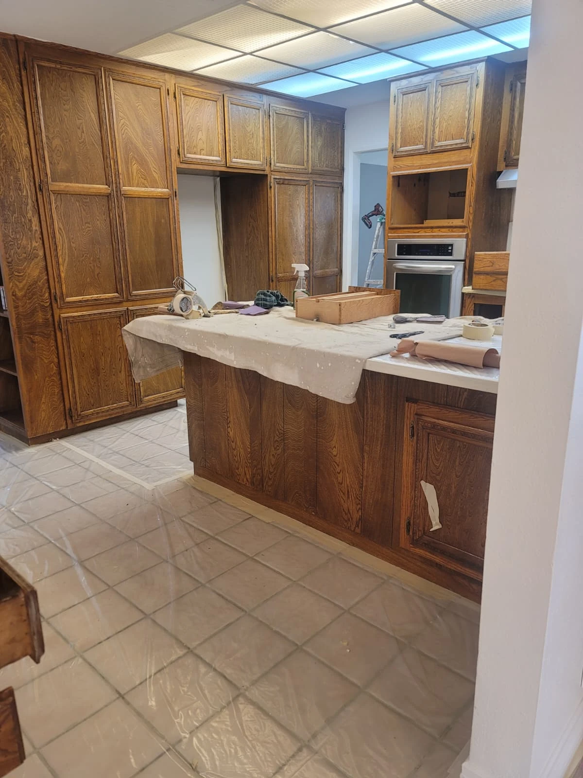 Kitchen cabinets before refinishing - View 2