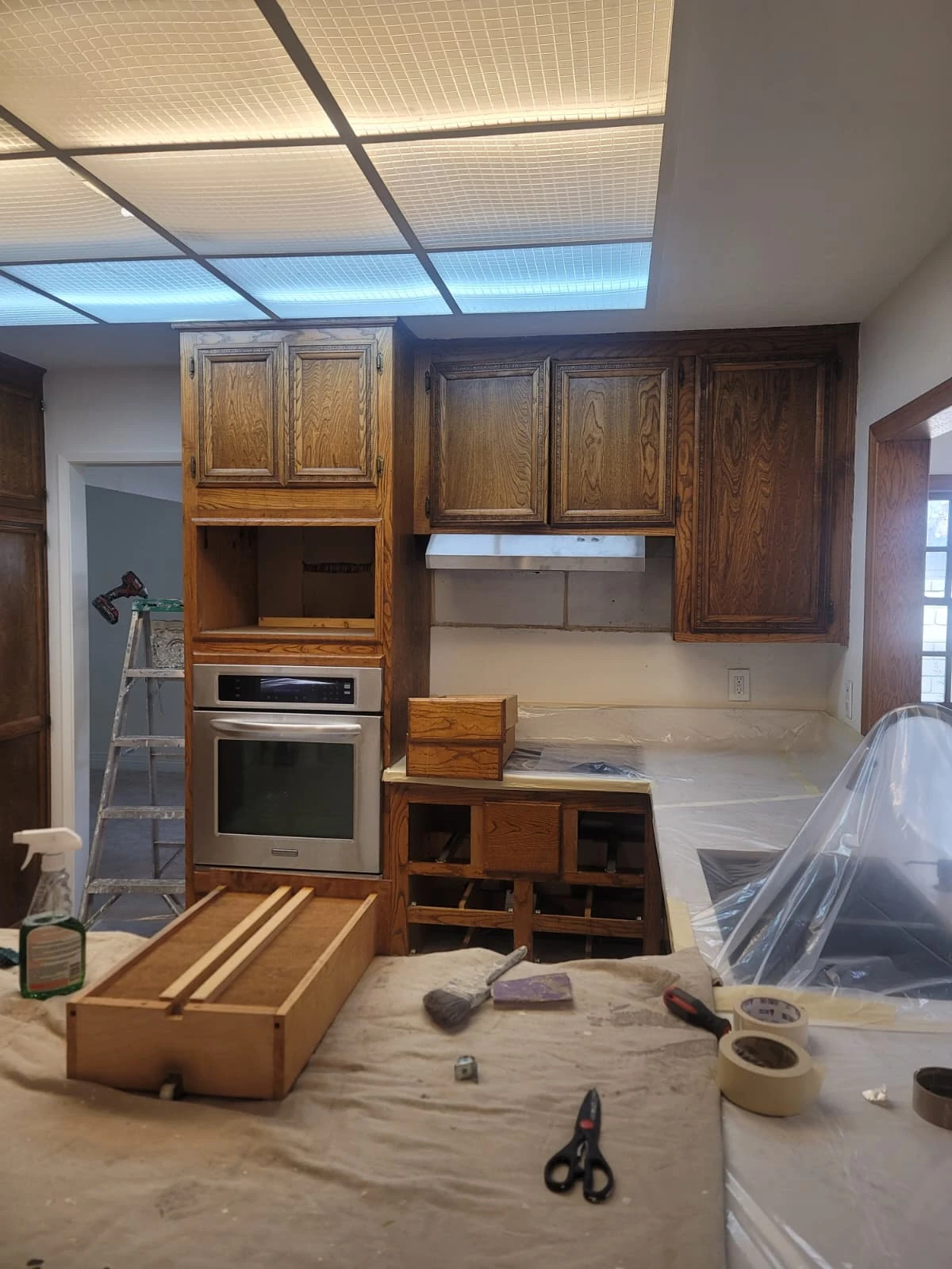 Kitchen cabinets before refinishing - View 3