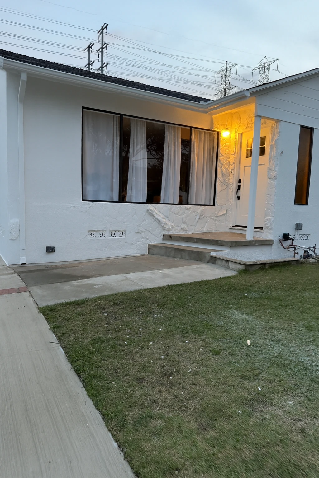 Exterior house before painting in Los Angeles